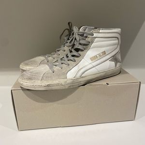 Golden Goose high top sneaker worn once. Perfect condition
Size 44